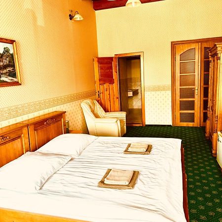 Hotel Maxim Frydek-Mistek Ngoại thất bức ảnh