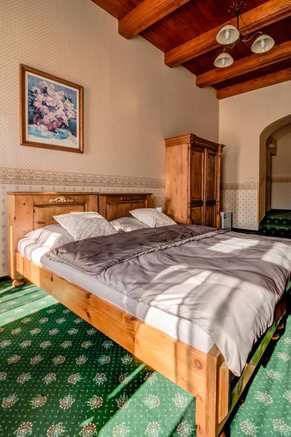 Hotel Maxim Frydek-Mistek Ngoại thất bức ảnh