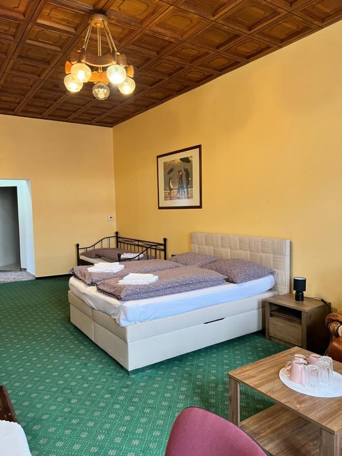 Hotel Maxim Frydek-Mistek Ngoại thất bức ảnh