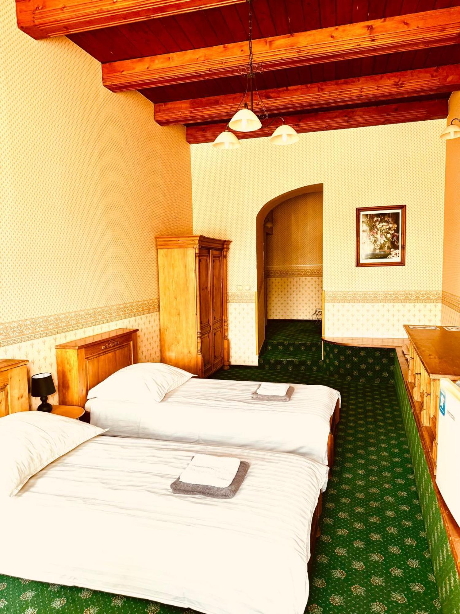 Hotel Maxim Frydek-Mistek Ngoại thất bức ảnh